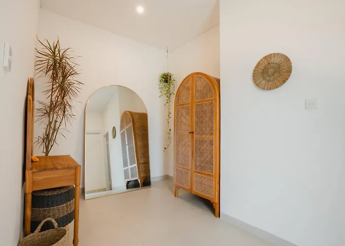 9 Mins To Canggu Beach, 4 Bed Pool Mengwi