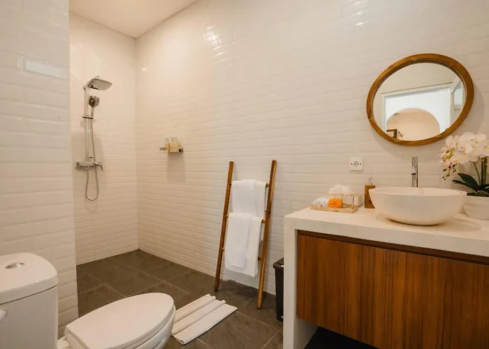 Ferienhaus 9 Mins To Canggu Beach, 4 Bed Pool