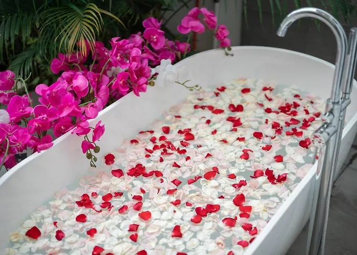 9 Mins To Canggu Beach, 4 Bed Pool Ferienhaus *