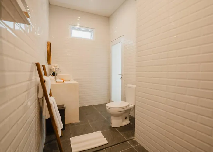 9 Mins To Canggu Beach, 4 Bed Pool Ferienhaus Mengwi