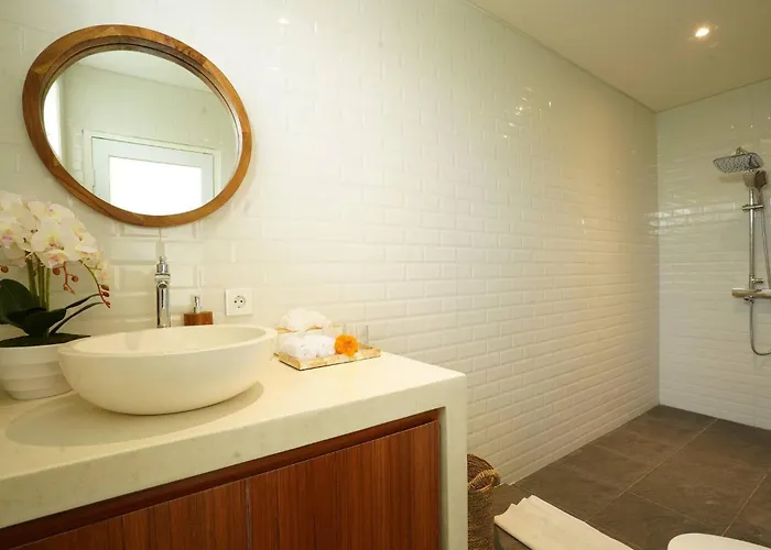 9 Mins To Canggu Beach, 4 Bed Pool Ferienhaus Mengwi
